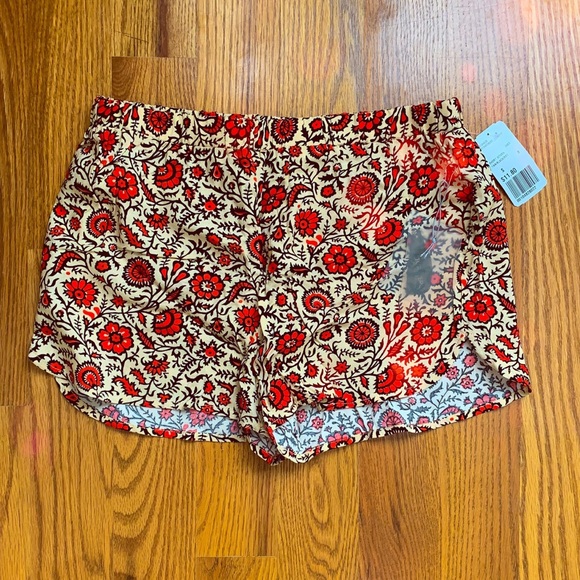 Forever 21 Pants - ✨HP✨ NWT FOREVER 21 RED FLORAL SHORTS SIZE SMALL